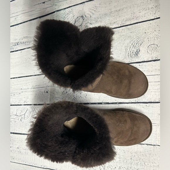 UGG Bailey Button Short Dark Chocolate Brown Boots Size 8 - Picture 5 of 8